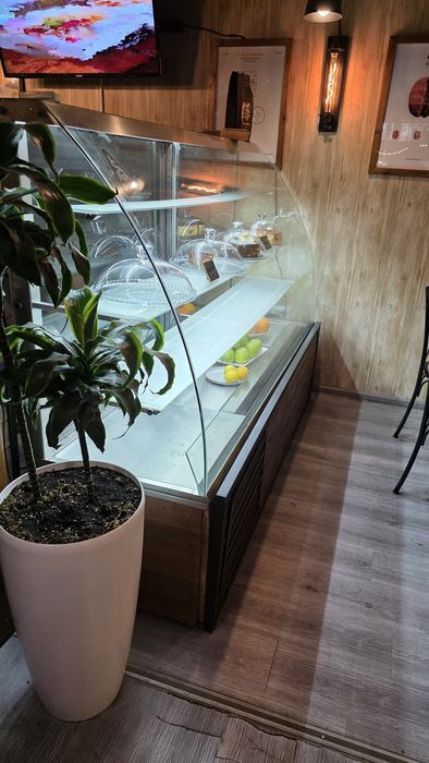 Витрина холодильник в хорошем состоянии