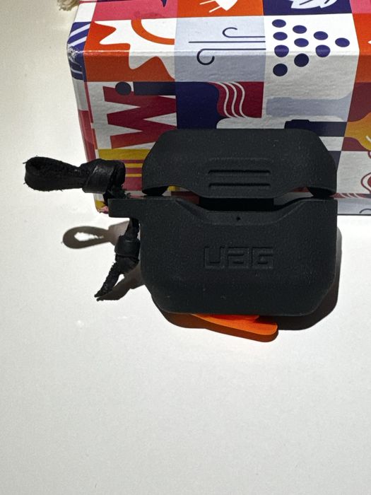 2 huse AirPods Gen 3 | Nomad și UAG • Stare buna