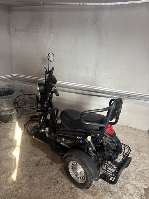 Vând tricicleta electrica, folosita foarte putin, in stare foarte buna