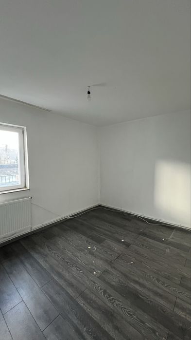 Apartament Lupeni 3 camere semidecomandat + boxa