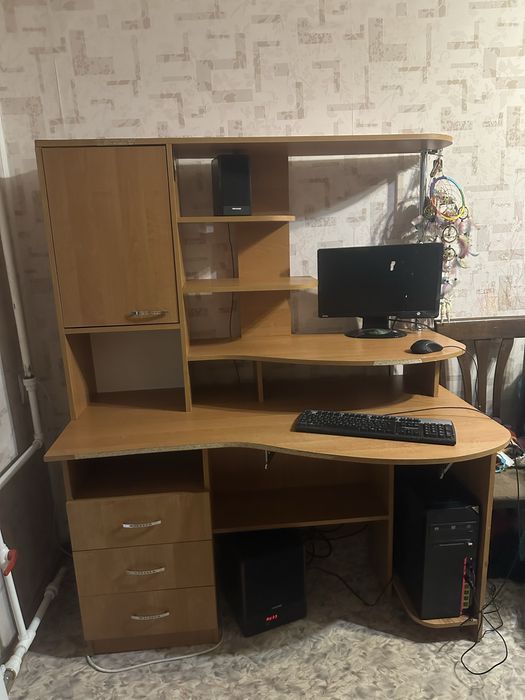 Продадим компьютерный стол