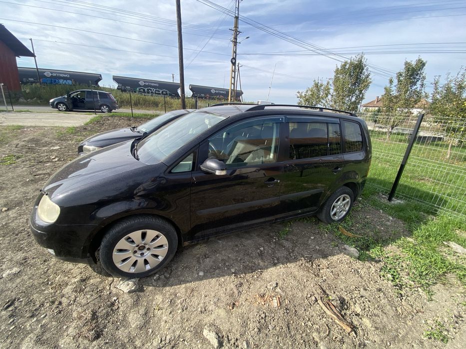 Piese  VW TOURAN motor 1.9 tdi BXE an 2006.bara fata injectoare