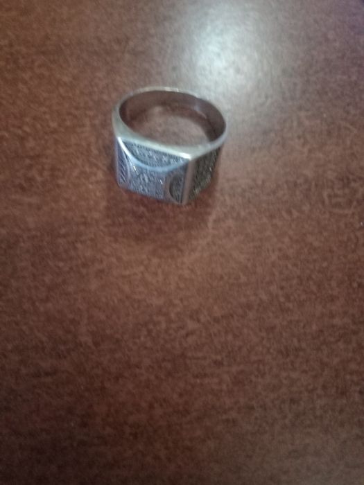 Продаю серебрение кольцо 7 грамм 21 размер