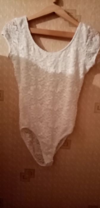 Продаётся женская одежда, на худенькую девушку.