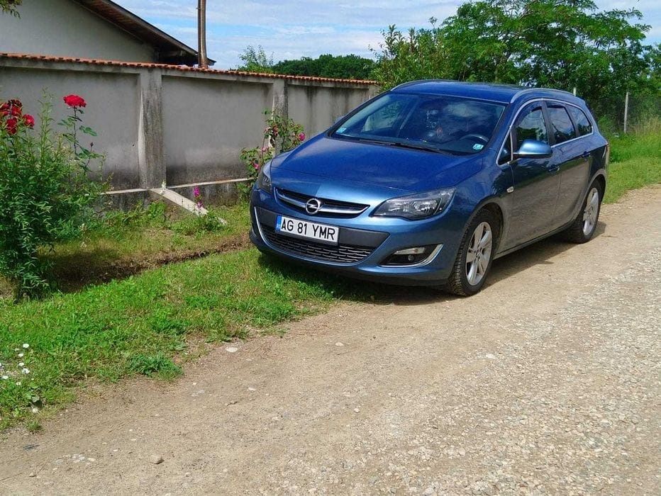 Vand Opel Astra J: an 2014, stare foarte buna de functionare, clima do
