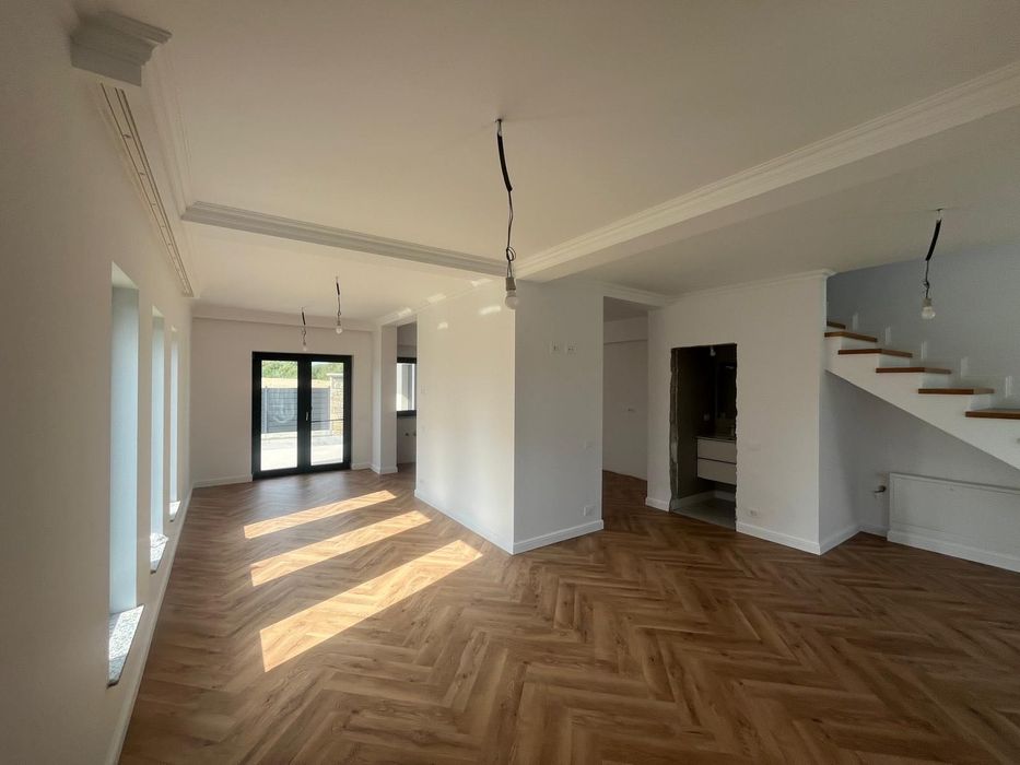 Casa în sistem duplex,strada rezidențială