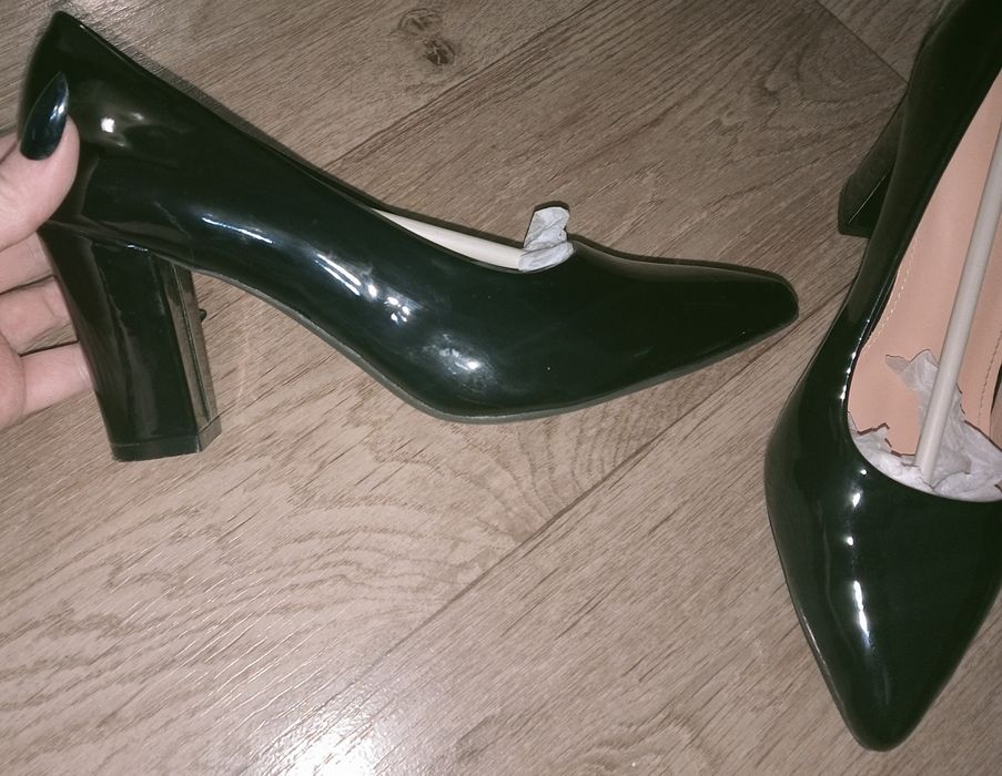 Продам туфли на каблуке