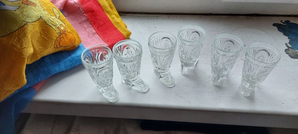 Продам хрустальные рюмки сапожок