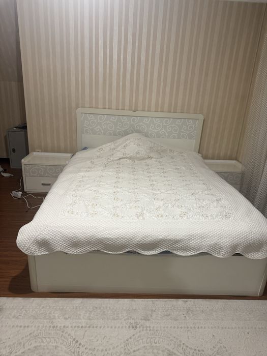 Продам спальный гарнитур