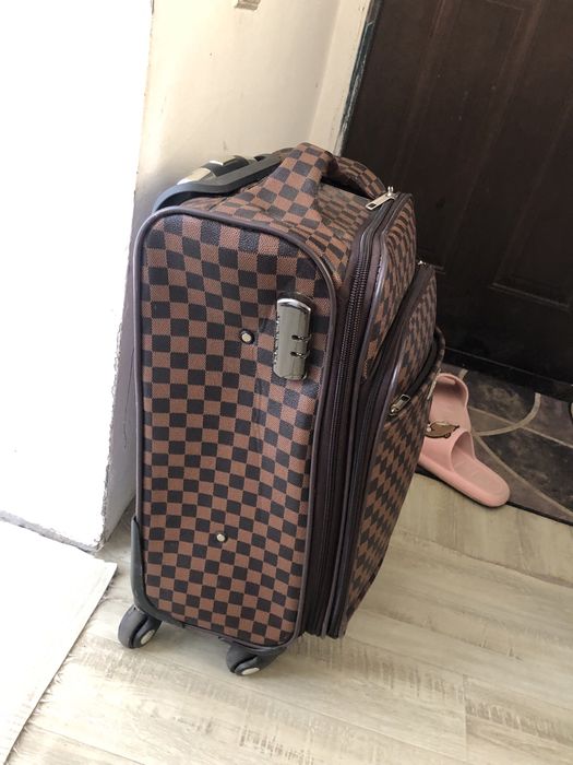 Срочно продам Чемодан ‼️,Город Алматы, медеуский район, мк думан