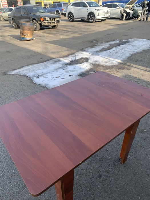 Стол для кухни и столовой