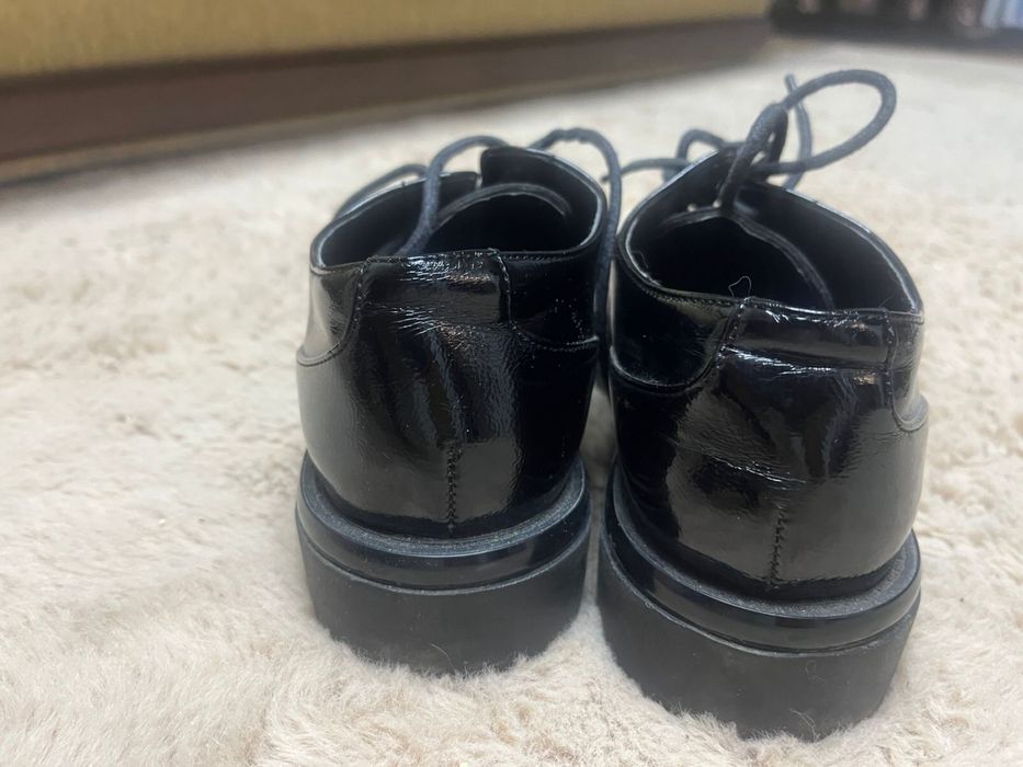 Лоферы лакированные