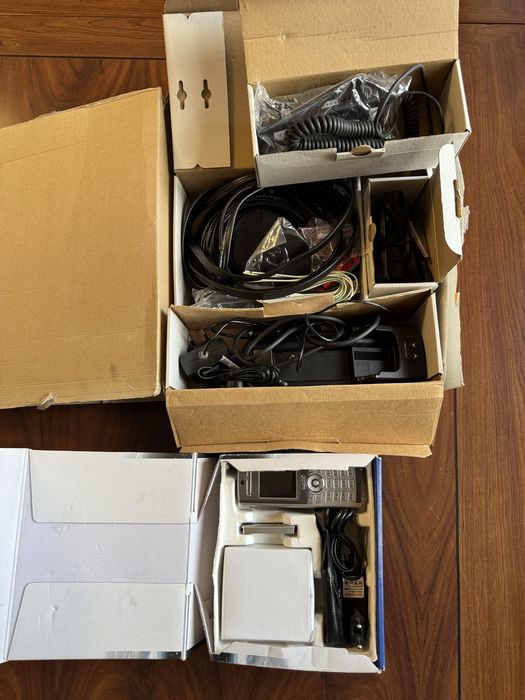 Thuraya SG-2520 + копмлект в машину