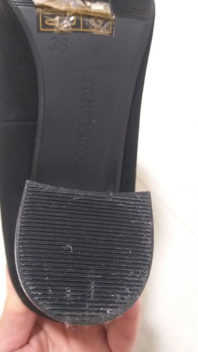 Продам 2 пары туфель