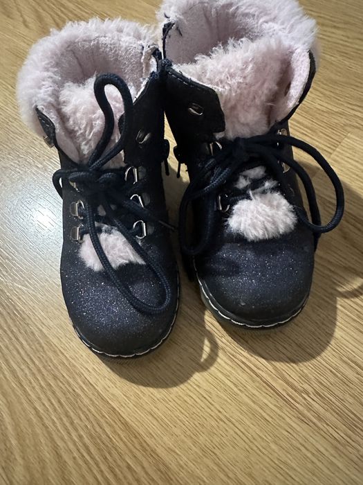 Ghete imblanite, nr 24, impecabile