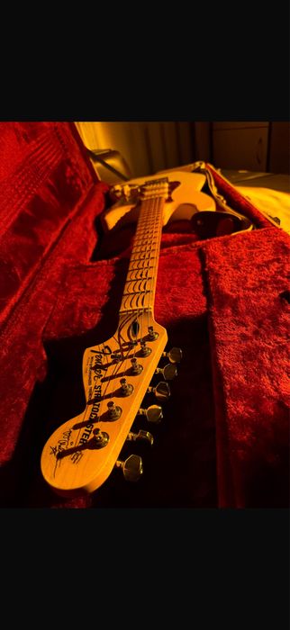 Электрогитара fender strat + кейс
