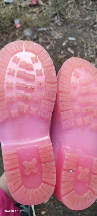 Продам резиновые сапоги для девочки.