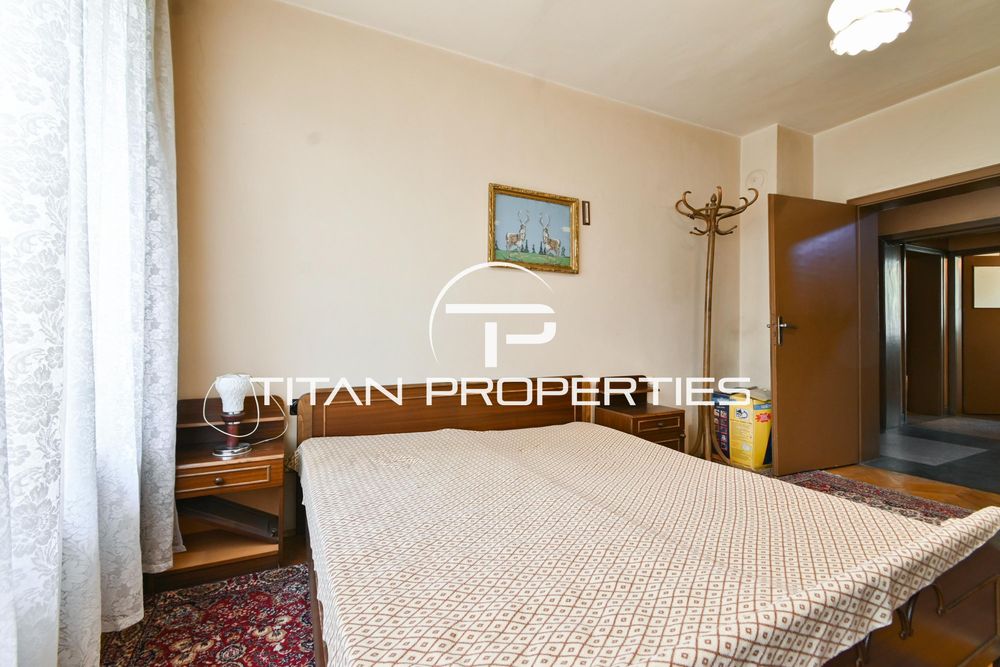 Тристаен за продажба в кв. Сухата река