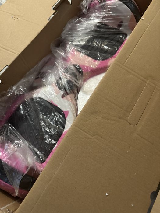 Hoverboard roz cu lumini și bluetooth (boxe încorporate)