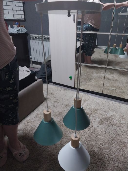 Продам 2 подвесные люстры