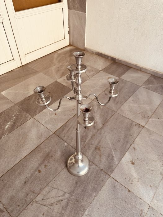Висок метален свещник / канделабър – 5 рамена