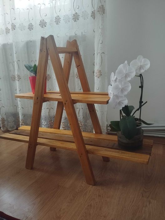 Дървен цветарник