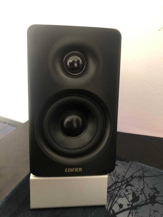 Продам колонки Edifier M60.