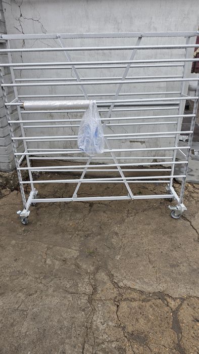 Стеллаж на колесах