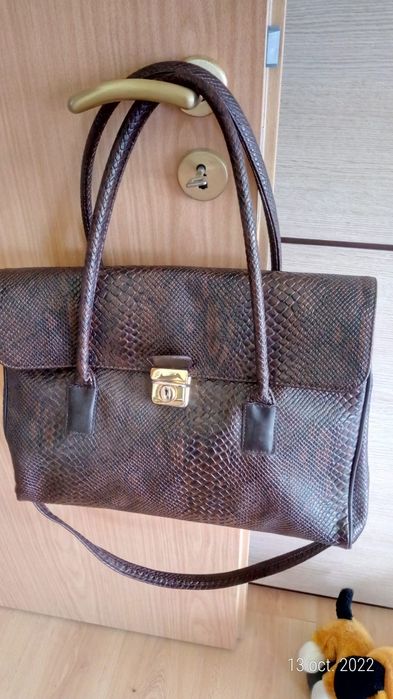 Poșete și cisme de dama