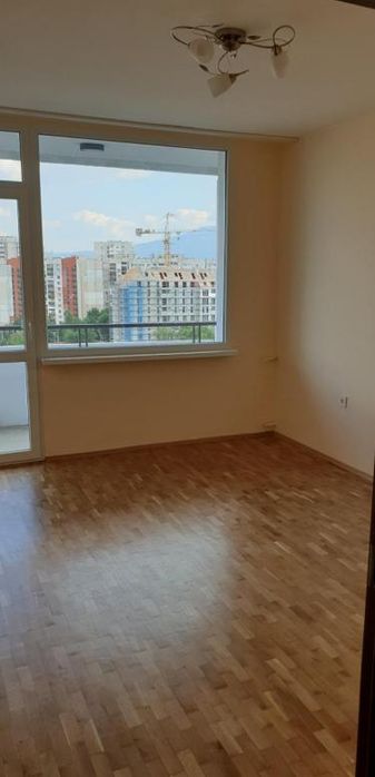 Тристаен апартамент в ж.к. Банишора
