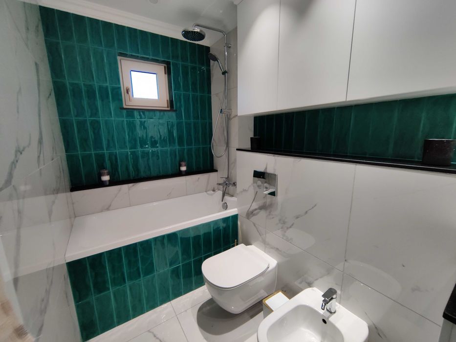 Inchiriez apartament 3 camere zona centrala Policlinica Areni mobilat