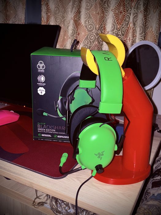 Продам игровые наушники Razer