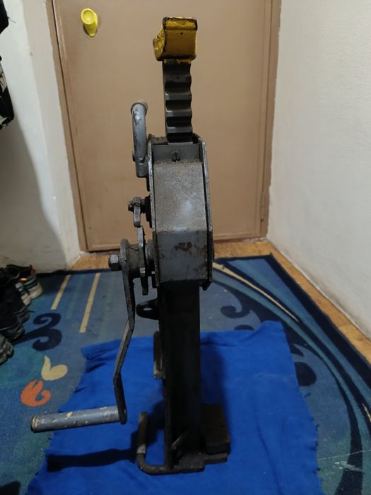 Продам домкрат вагонный