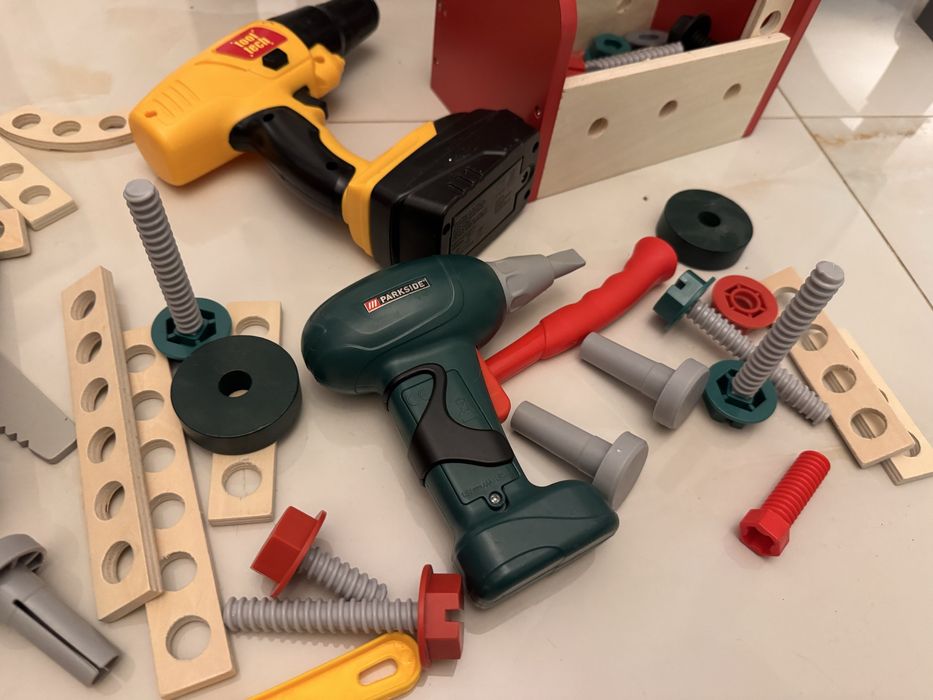 Детска работна маса