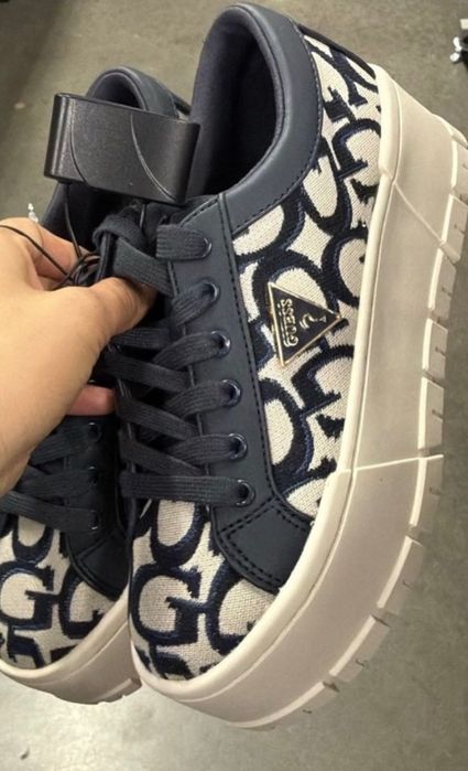 Guess Melya Logo Platform