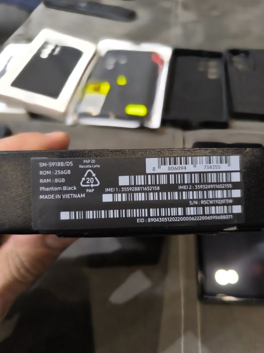 Samsung S23 Ultra 8/256 с оригинално 45w зарядно и 5 кейса