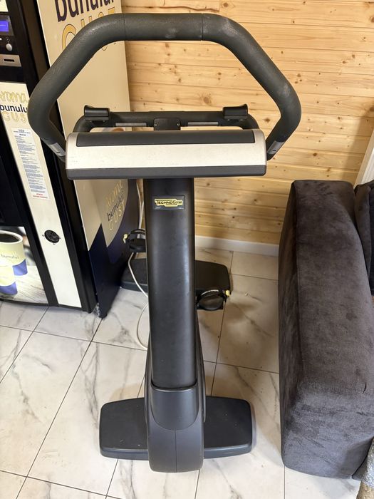 Bicicletă profesională Technogym Excite – stare foarte bună – 750 € negociabil