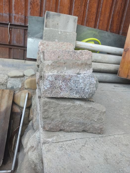 Продам гранитный кирпич