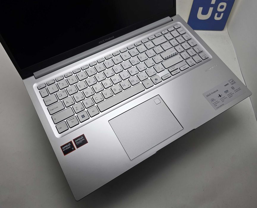 ASUS Vivobook 15   Ryzen 7 170/16GB/512SSD/FHD/Подсветка