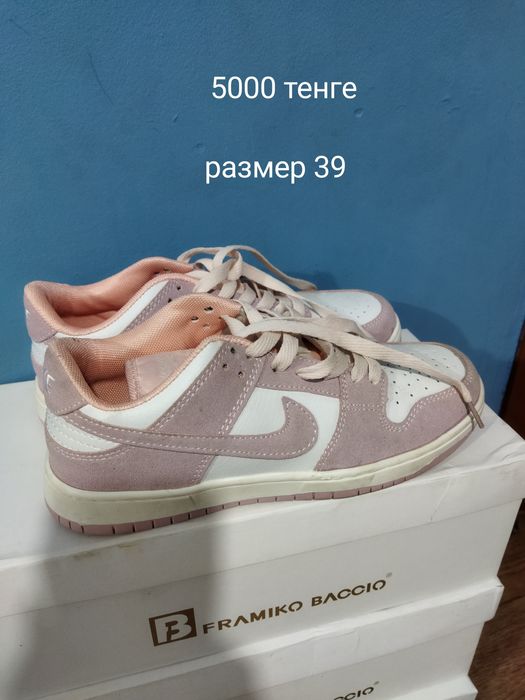 Продам кроссовки новые