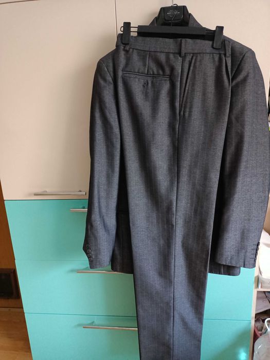 Костюм мужской тройка