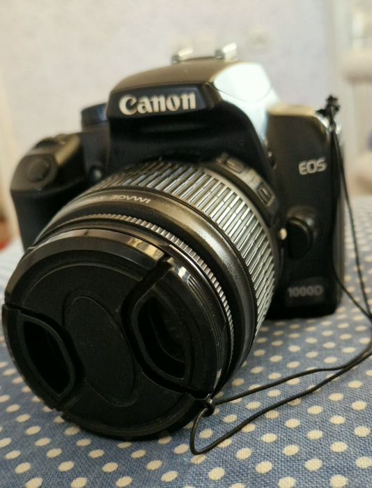 Фотоапарат Canon EOS 1000 D