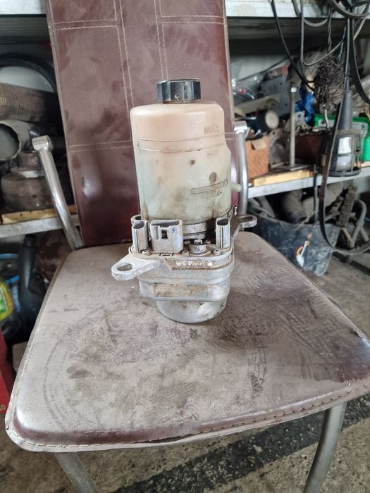 Vând Pompa Servo Direcție Ford