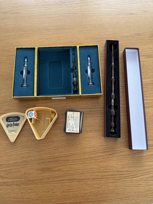 Set Harry Potter – Trivial Pursuit + Baghetă Colecție + Cutie Cadou