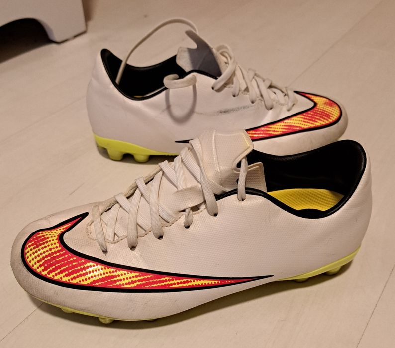 Детски бутонки NIKE 37.5 номер