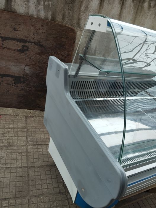 Хладилна витрина