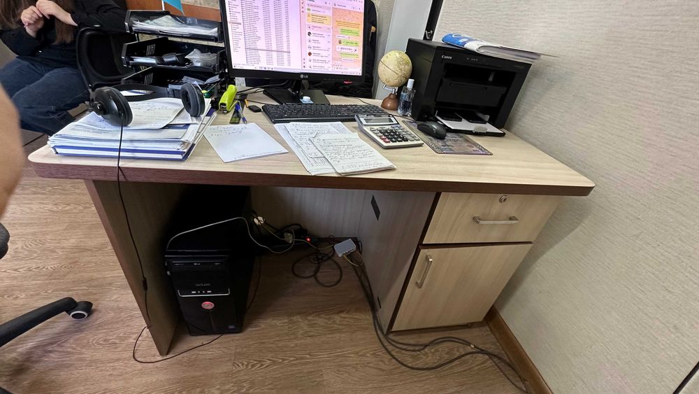 Столы офисные б/у