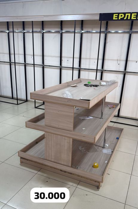 Мебель для магазина одежды