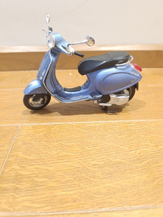 Мини моторче vespa играчка