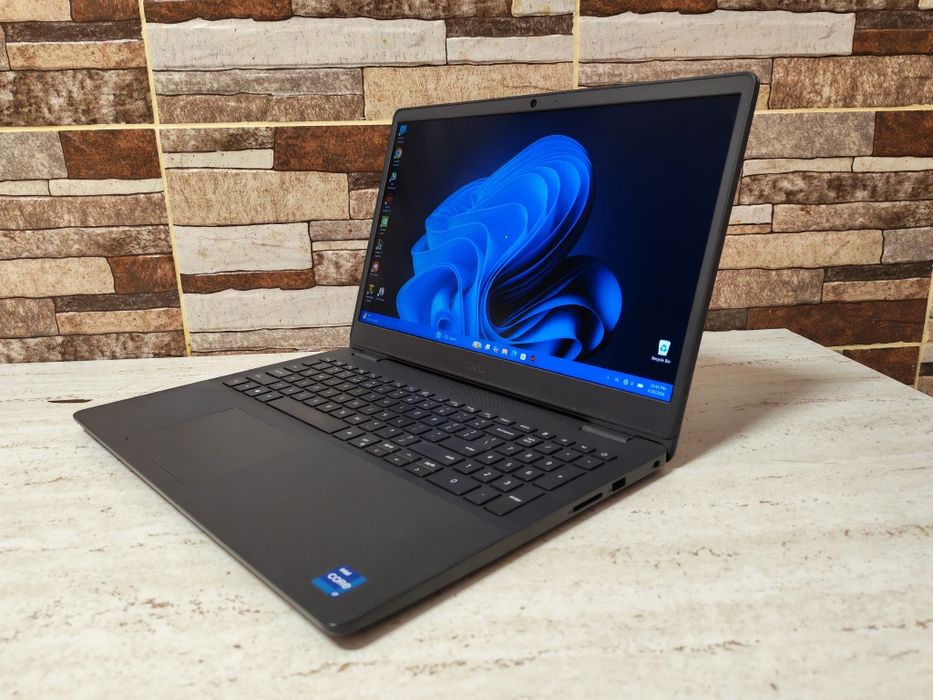 Laptop DELL i7 1165G7, SSD 500 GB, 16 GB RAM, display full HD 15.6 inch ca nou